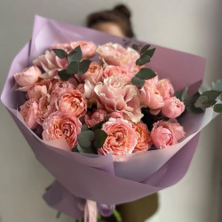 Букет «Пионовидные розы с эвкалиптом»